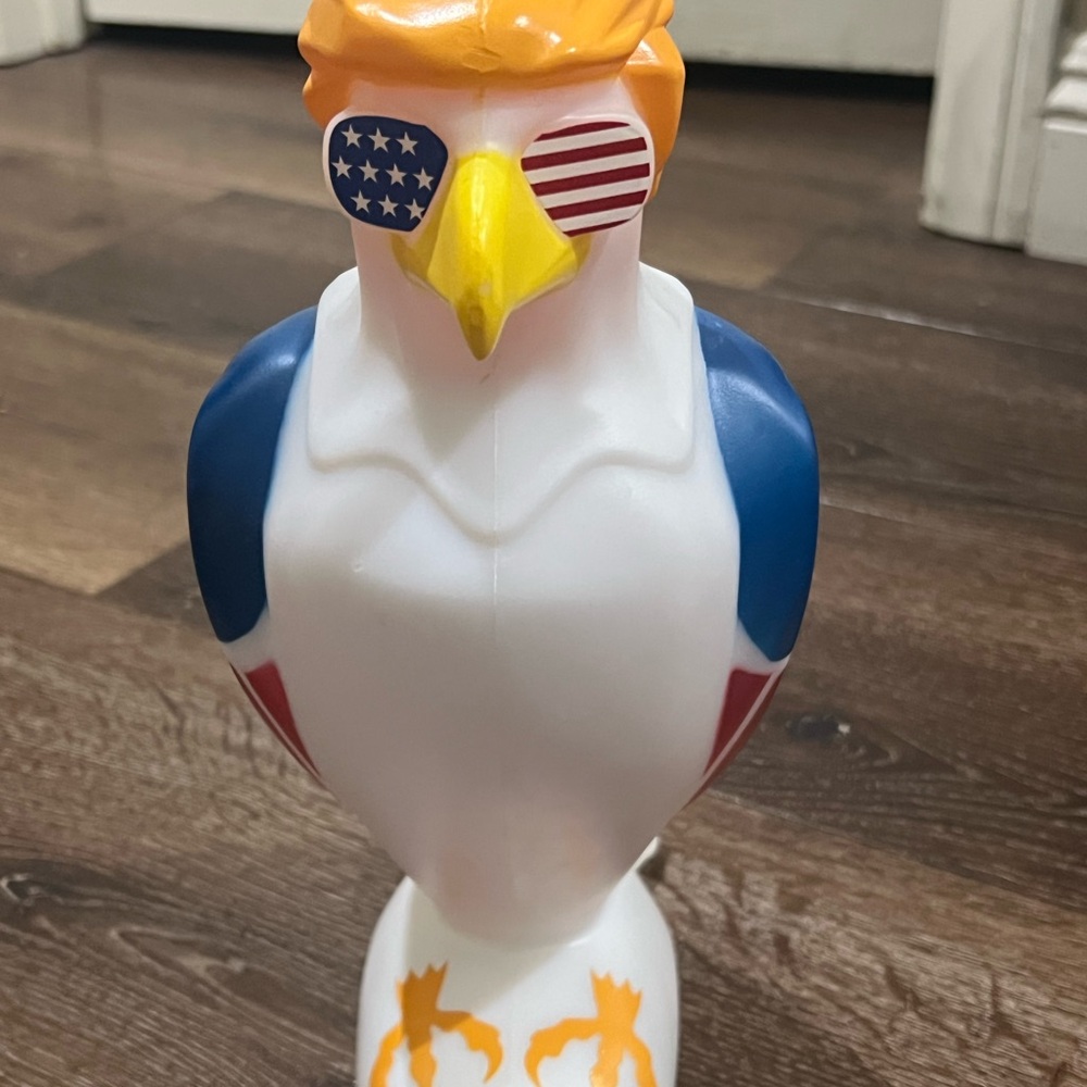 Warbird Patriotic Eagle plastic drinking funnel - Picture 9 of 9
